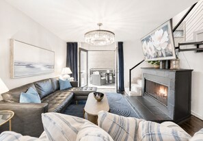 Smart-TV, Kamin, Arbeitsbereiche