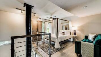 2 bedrooms, iron/ironing board, travel crib, WiFi (free)
