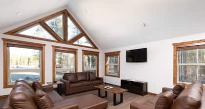 The Evergreen Cabin - Drei Schlafzimmer Haus, Schläft 10