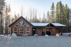 Exterior - Evergreen Cabin Rental (Valemount)