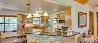 Dog-Friendly Wills Point Home w/ Grill on 10 Acres