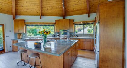 Fallbrook Home w/ Mountain Views: Close to Hiking!