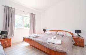 2 chambres, lit parapluie, Wi-Fi gratuit, draps fournis