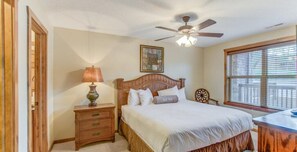 2 bedrooms, iron/ironing board, WiFi, bed sheets - Capital Vacations Crowne View Heights - 2 Bedroom (7-Night) (Branson)