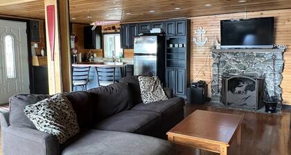 Muskoka Lakes Cottage Escape