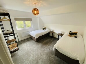2 makuuhuonetta, silitysrauta/-lauta, ilmainen Wi-Fi, vuodevaatteet