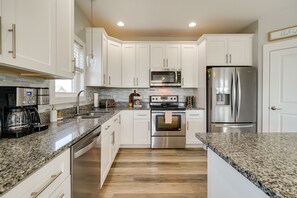 Fridge, microwave, stovetop, dishwasher