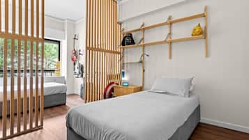 3 bedrooms, desk, iron/ironing board, travel crib