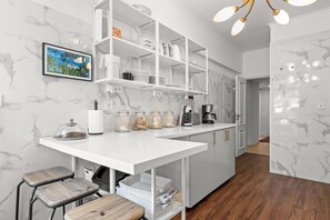 Fridge, microwave, oven, stovetop - The Estoril Coast Collection — Ocean (Estoril)