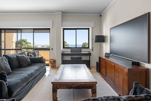 Smart TV, fireplace - The Estoril Coast Collection — Ocean (Estoril)