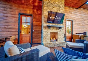 Property grounds - 3 King Suites + Bunks, Shuffleboard, Slide (Broken Bow)