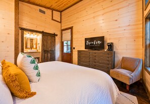 4 室のベッドルーム、旅行用ベビーベッド、WiFi (無料)、ベッドシーツ