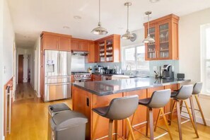 雪櫃、微波爐、焗爐、爐具