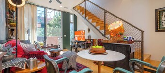 Industrial Luxury Updated condo, 5 mins to Railyard, 7 mins to Plaza