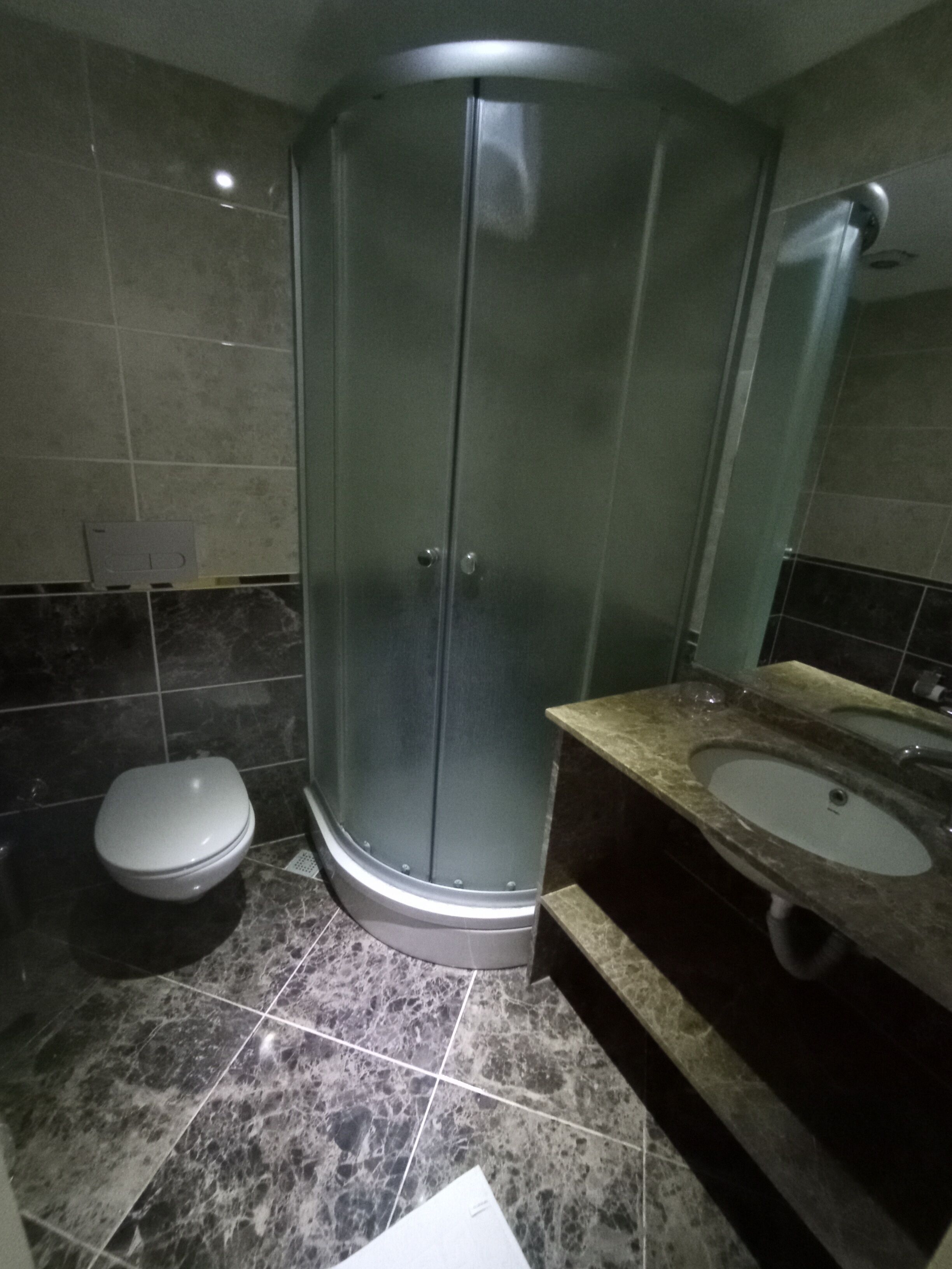 Family Room | Bathroom | Shower, free toiletries, hair dryer, towels