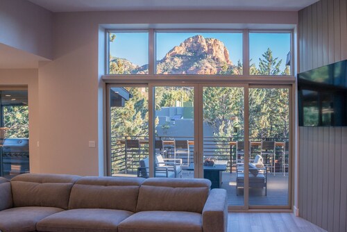 Stunning New Modern Getaway