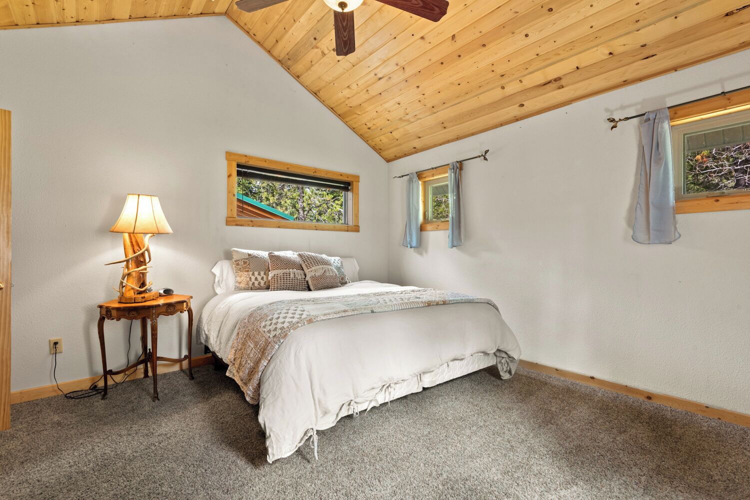 3 多间卧室、办公桌、熨斗/熨衣板、旅行婴儿床