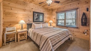 3 bedrooms, iron/ironing board, free WiFi, bed sheets - Copper Ridge Hideaway - Dog Friendly | Pac Man Arcade Game | Hot Tub (Mineral Bluff)