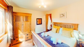 5 bedrooms, iron/ironing board, free WiFi
