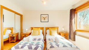 5 bedrooms, iron/ironing board, free WiFi