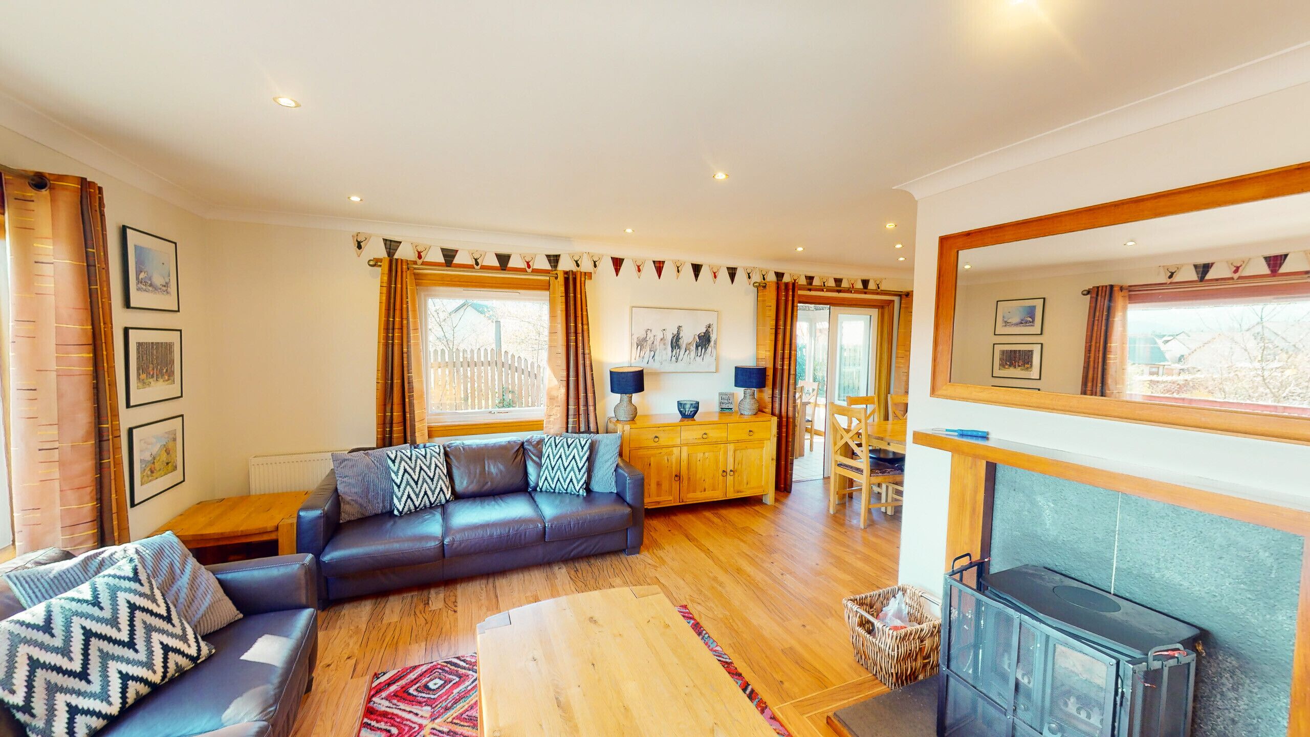 Télévision, cheminée, lecteur de DVD