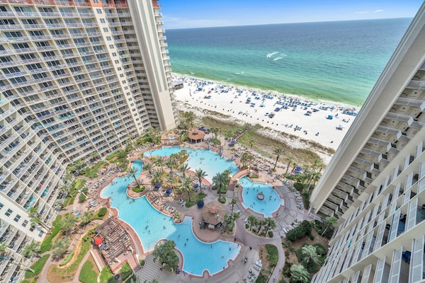 Largest pool in Panama. Hot tub, tiki bar, concession stand, zero entry pool