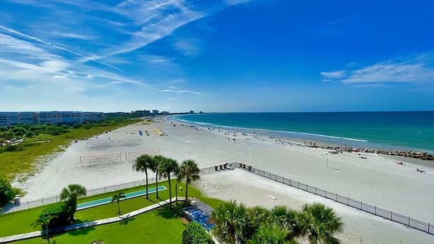 Beach - 🌴 Caprice Resort Unit #507 – Gulf Front Stunner with Full Kitchen & Balcony Views (Saint Pete Beach)