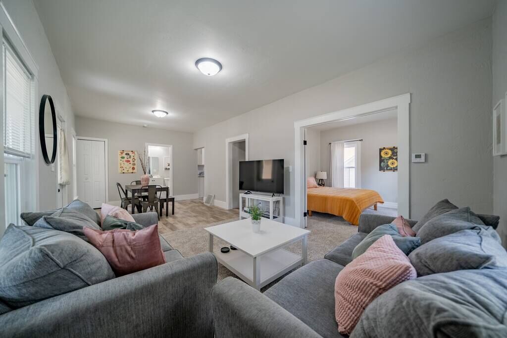 Spacious House w/ Beautiful Enclosed Porch