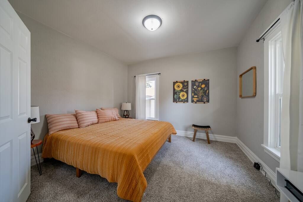 Spacious House w/ Beautiful Enclosed Porch