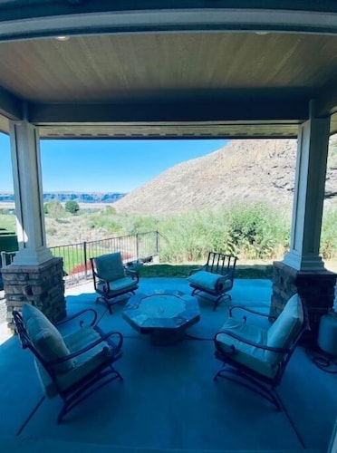 C28-3bd/2.5b Sunserra unit to Canyon pool Gorge