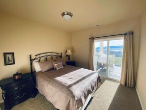 3 slaapkamers, een strijkplank/strijkijzer, gratis wifi, beddengoed