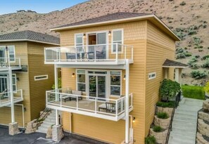 Exterior - D25-2 Deck Unit Riverview w/ATCH garage Sunserra nearby heated pool and hot tub (Quincy)