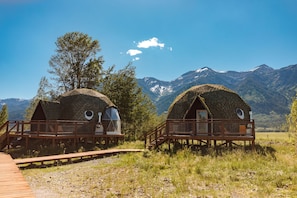 Premium bedding, pillowtop beds, soundproofing, free WiFi - Tammah Jackson Hole (Wilson)