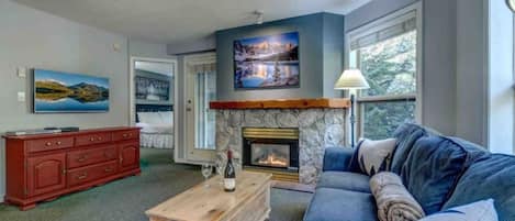 Smart TV y chimenea