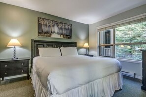 1 bedroom, iron/ironing board, free WiFi, bed sheets - True Ski In/out Whistler Condo (Whistler)