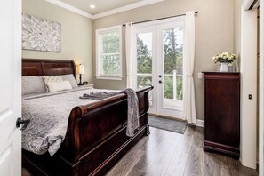 2 bedrooms, iron/ironing board, travel cot, free WiFi