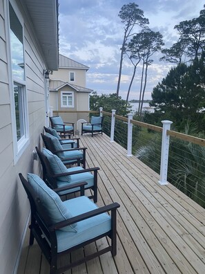 Terrace/patio - Serenity on the Water - Free Dock Access - Water Access - No Cleaning Fee (Mary Esther)