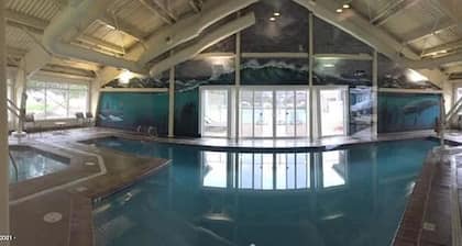 Gorgeous Pacific Coast 3 Bedroom --Watch Whales from the Breakfast Table