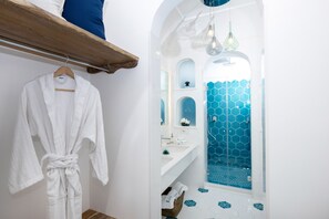 Shower, jetted tub, hair dryer, bidet - Villa Aldo Marino - Private Pool and Sea View (Positano)