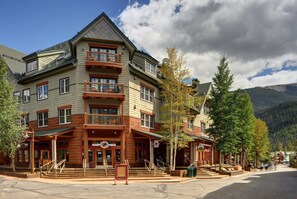 Exterior - Condo for 4| Mountain Escape + Hot Tub, Sauna, Gym (Keystone)