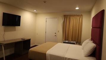 Bañera con ducha, artículos de tocador gratuitos, secador de pelo