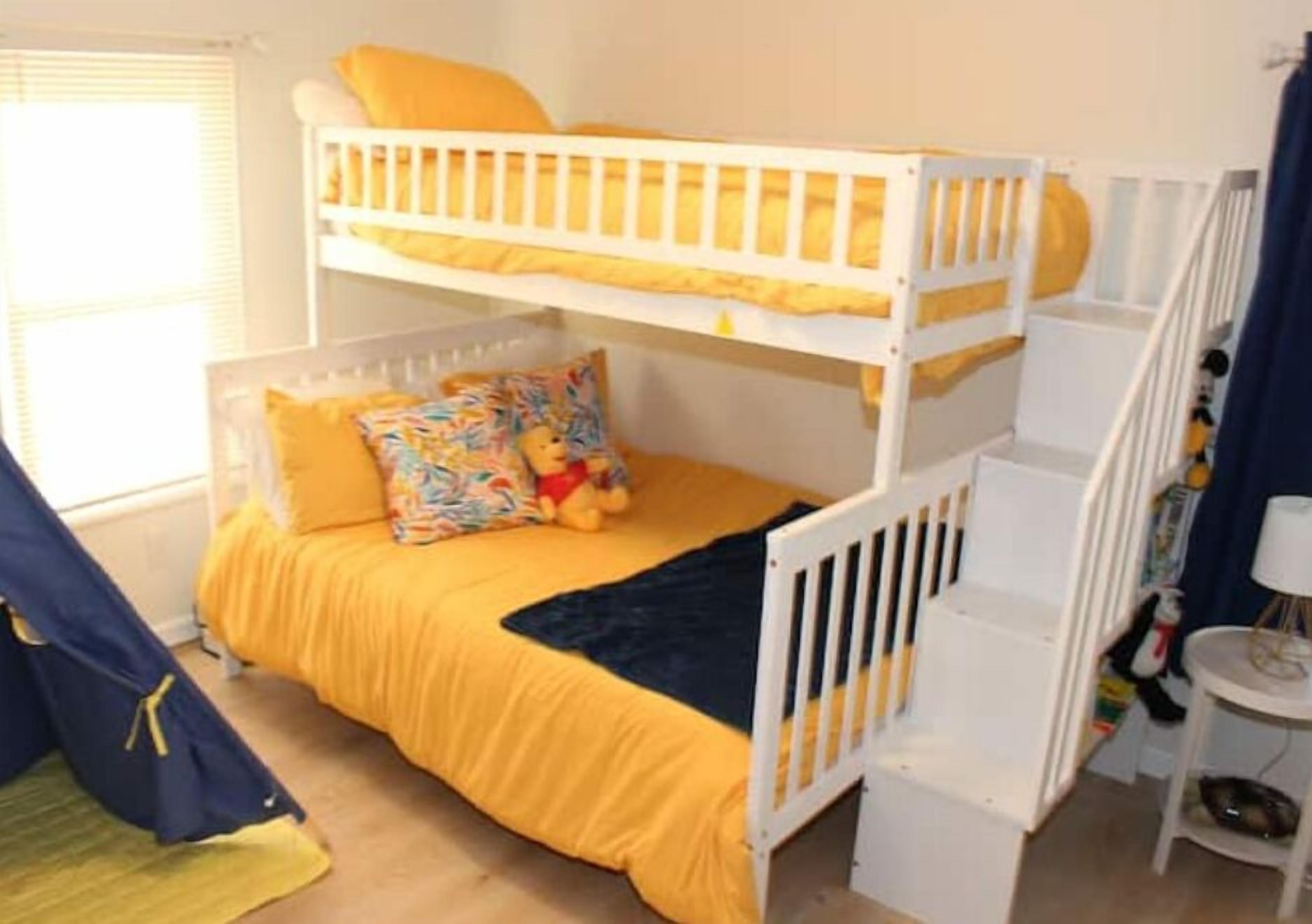 3BD/2BA home.  Beautiful sunrise.  Kids room with play area. Pet Friendly