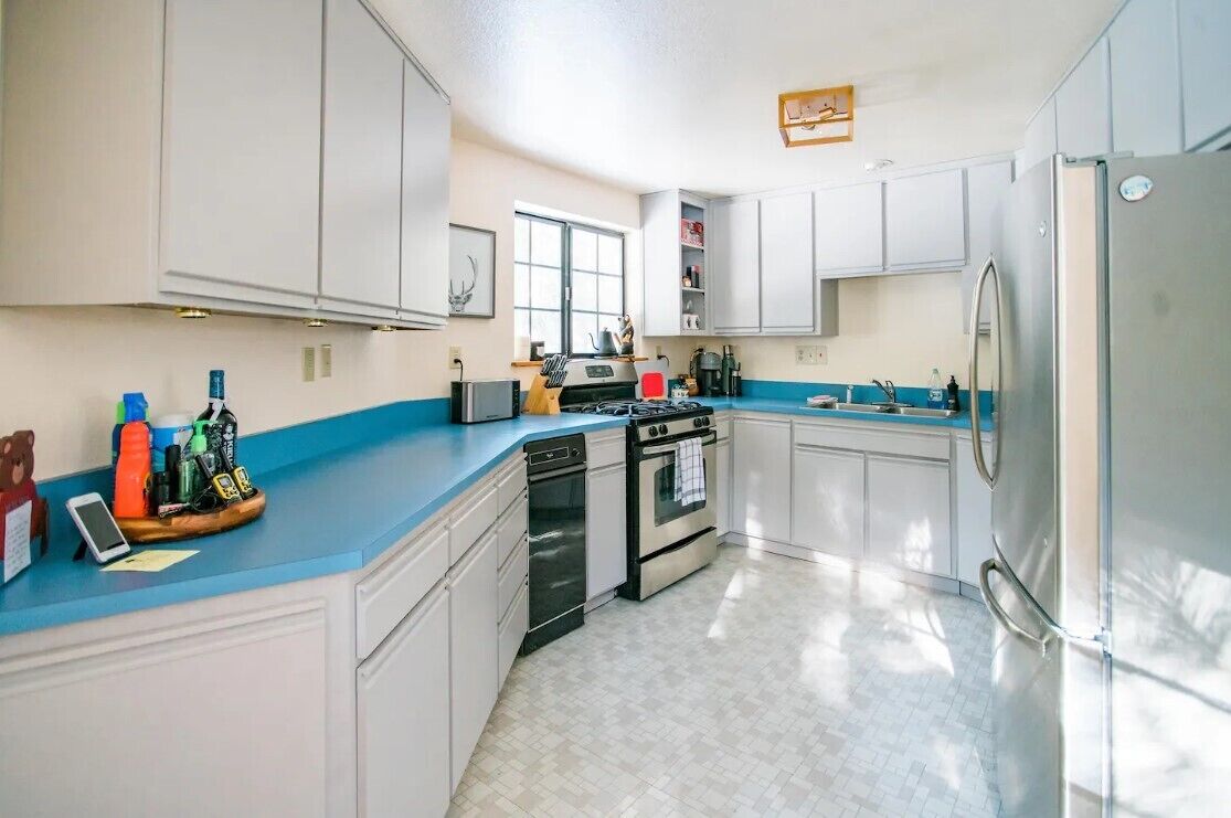 Clean and Peaceful Cabin with Wifi Near Lakes