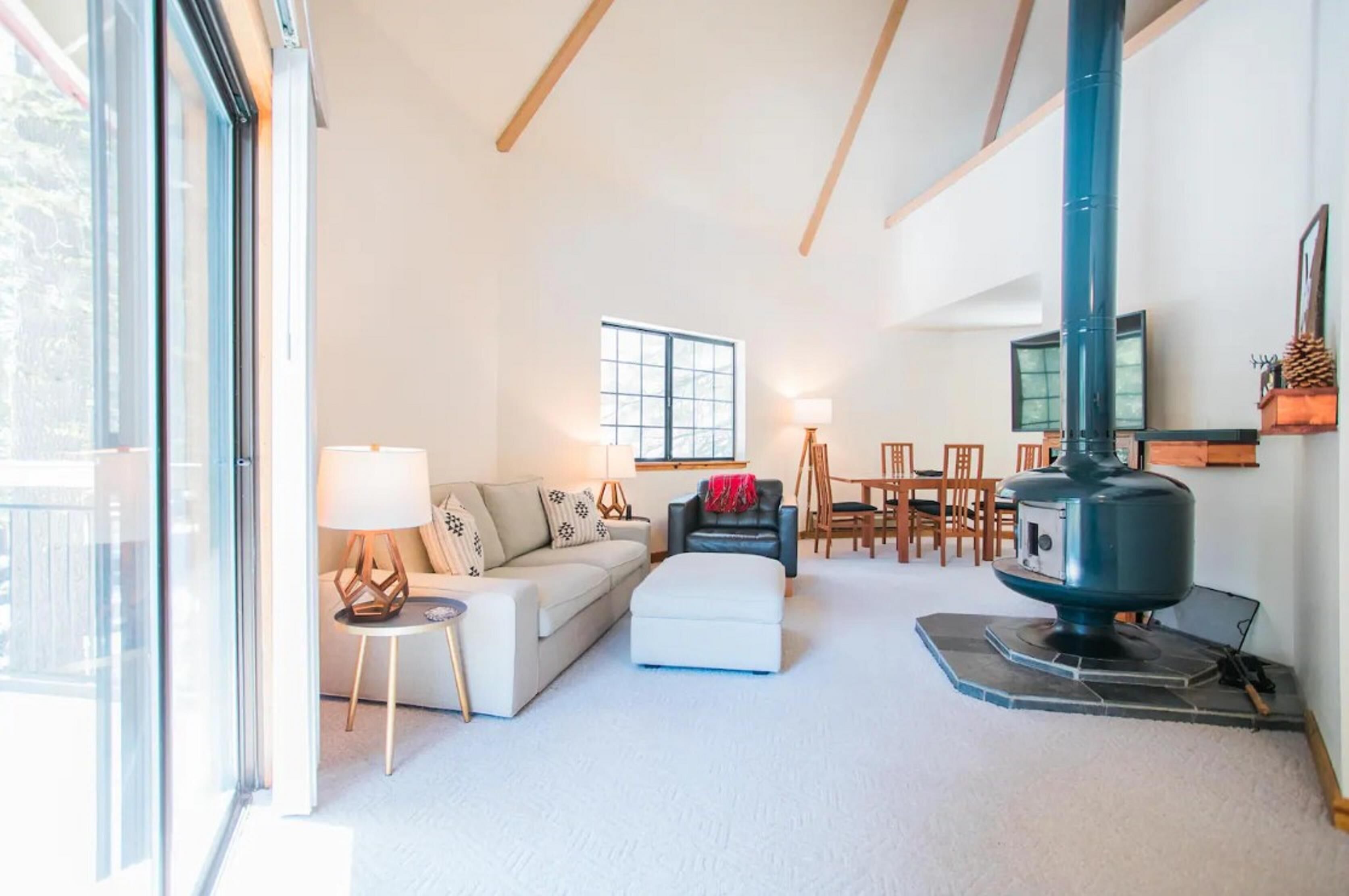 Clean and Peaceful Cabin with Wifi Near Lakes