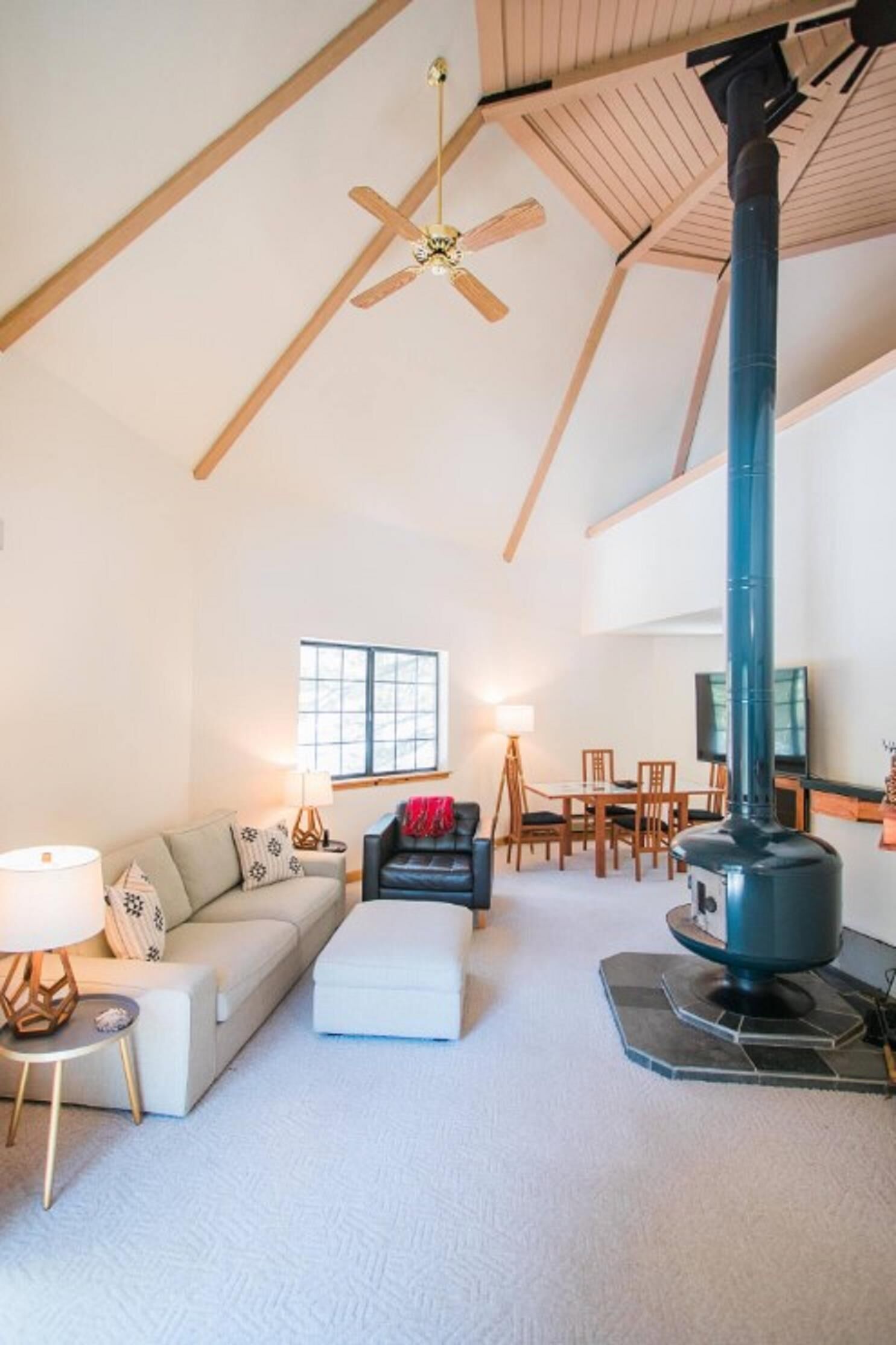 Clean and Peaceful Cabin with Wifi Near Lakes