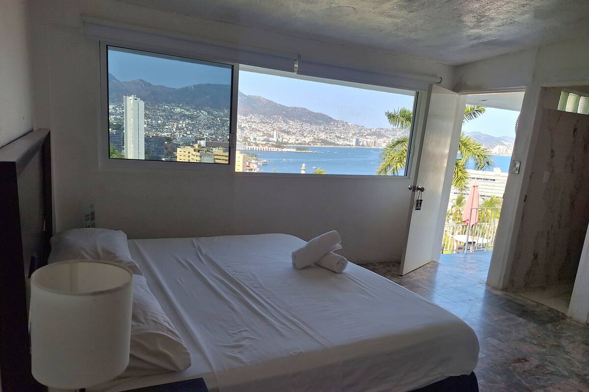 Deluxe Room, 1 King Bed with Sofa bed, Air conditioning, Ocean View | In-room safe, blackout drapes, iron/ironing board (on request)