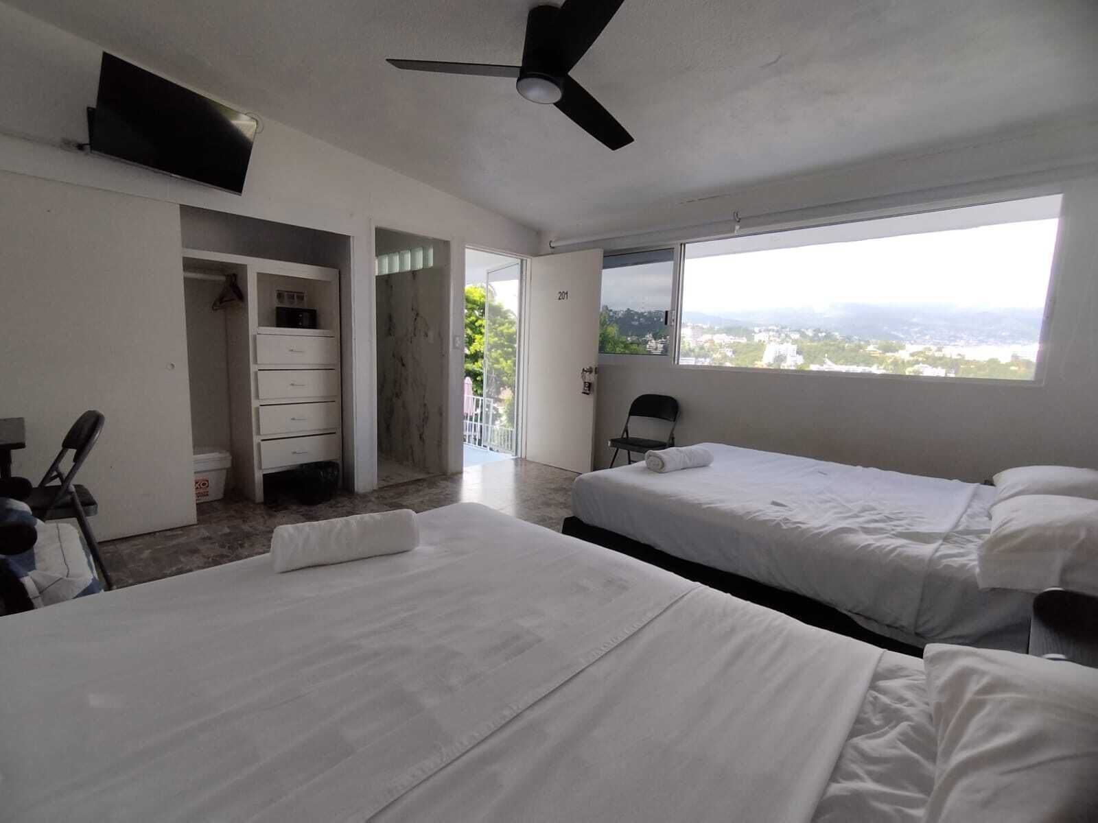 Familienzimmer, 2 Queen-Betten, Klimaanlage, Meerblick | Zimmersafe, Verdunkelungsvorhänge, Bügeleisen/Bügelbrett