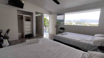 Habitación familiar, 2 camas Queen size, aire acondicionado, vista al océano | Caja de seguridad en la habitación y cortinas blackout