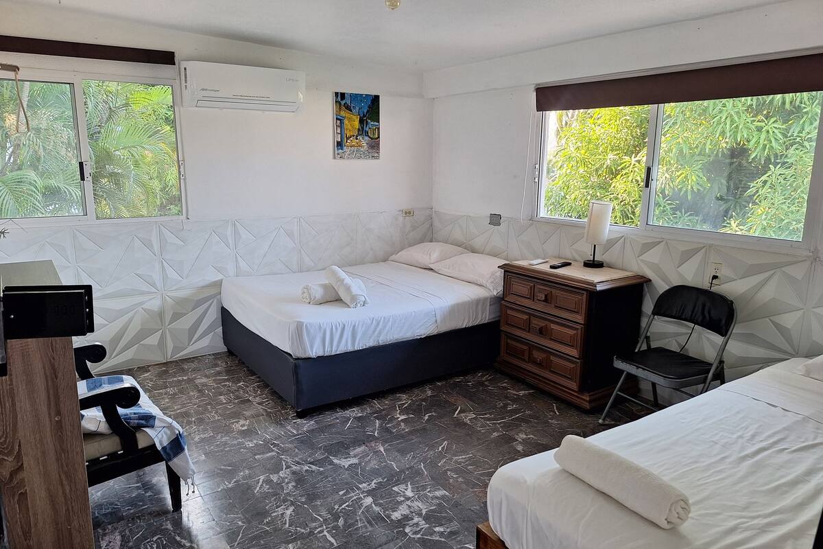 Quarto clássico, ar-condicionado, vista para o mar | 1 quarto, cofres nos quartos, cortinas blackout