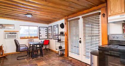 Cozy ranch guest house on 300 acre Ranch, pets ok
Big Thicket National Preserve